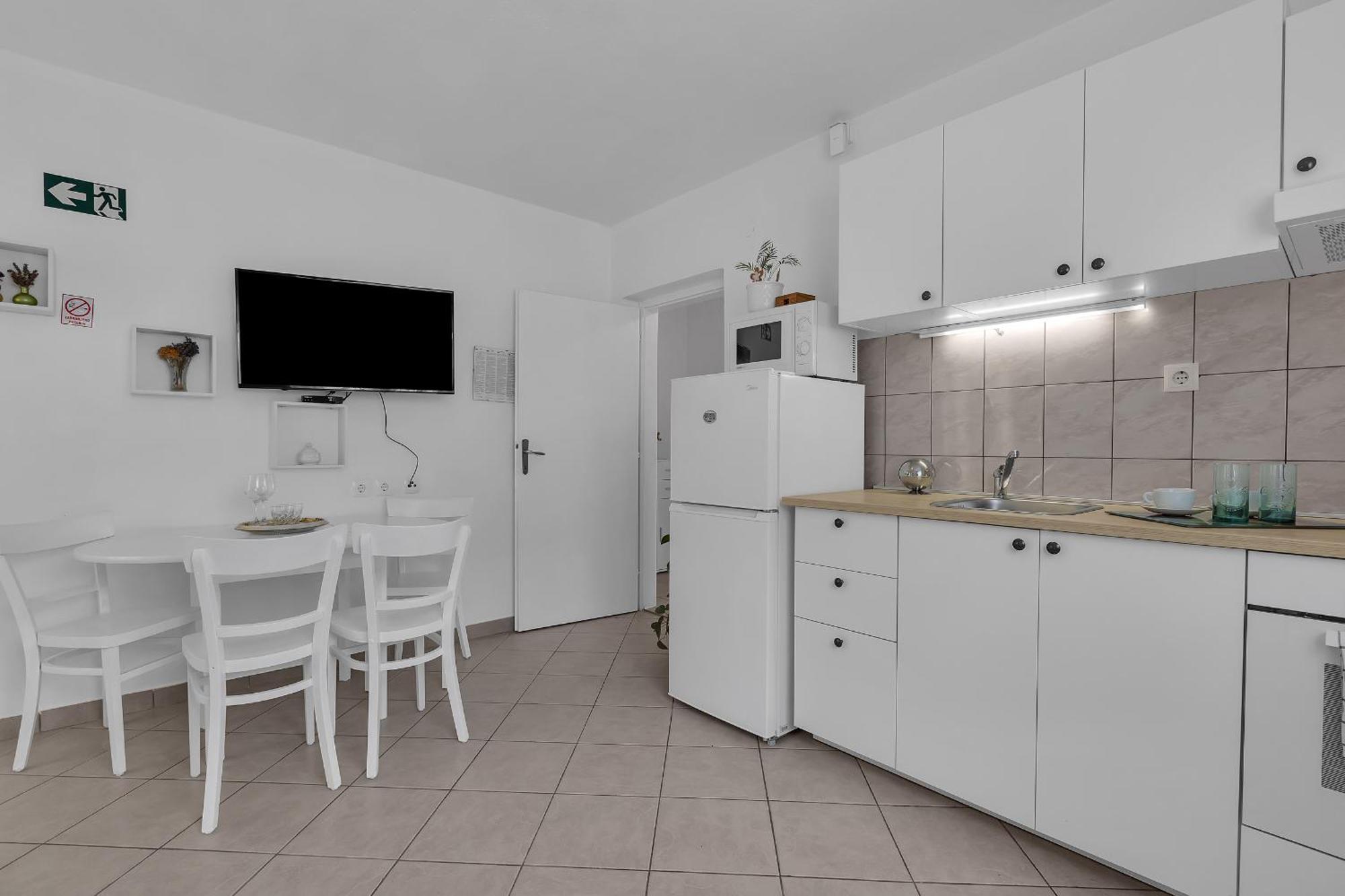 Apartment And Rooms Mila Makarska Exterior photo
