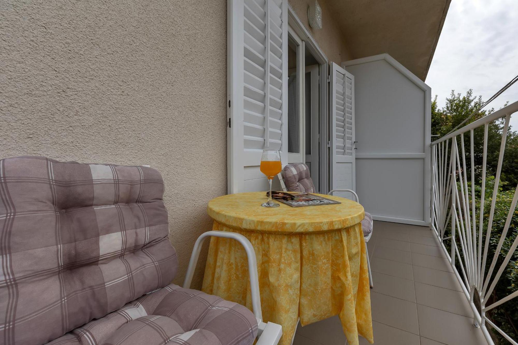 Apartment And Rooms Mila Makarska Exterior photo
